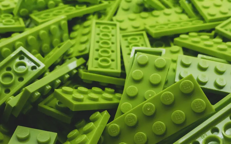 MIxed-up thin green Lego blocks 