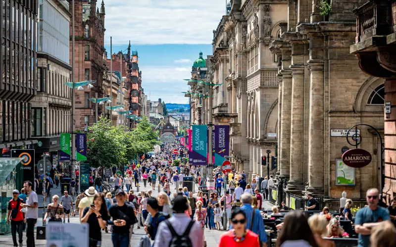 Crowds on Buchanan St in Glasgow on a sunny day